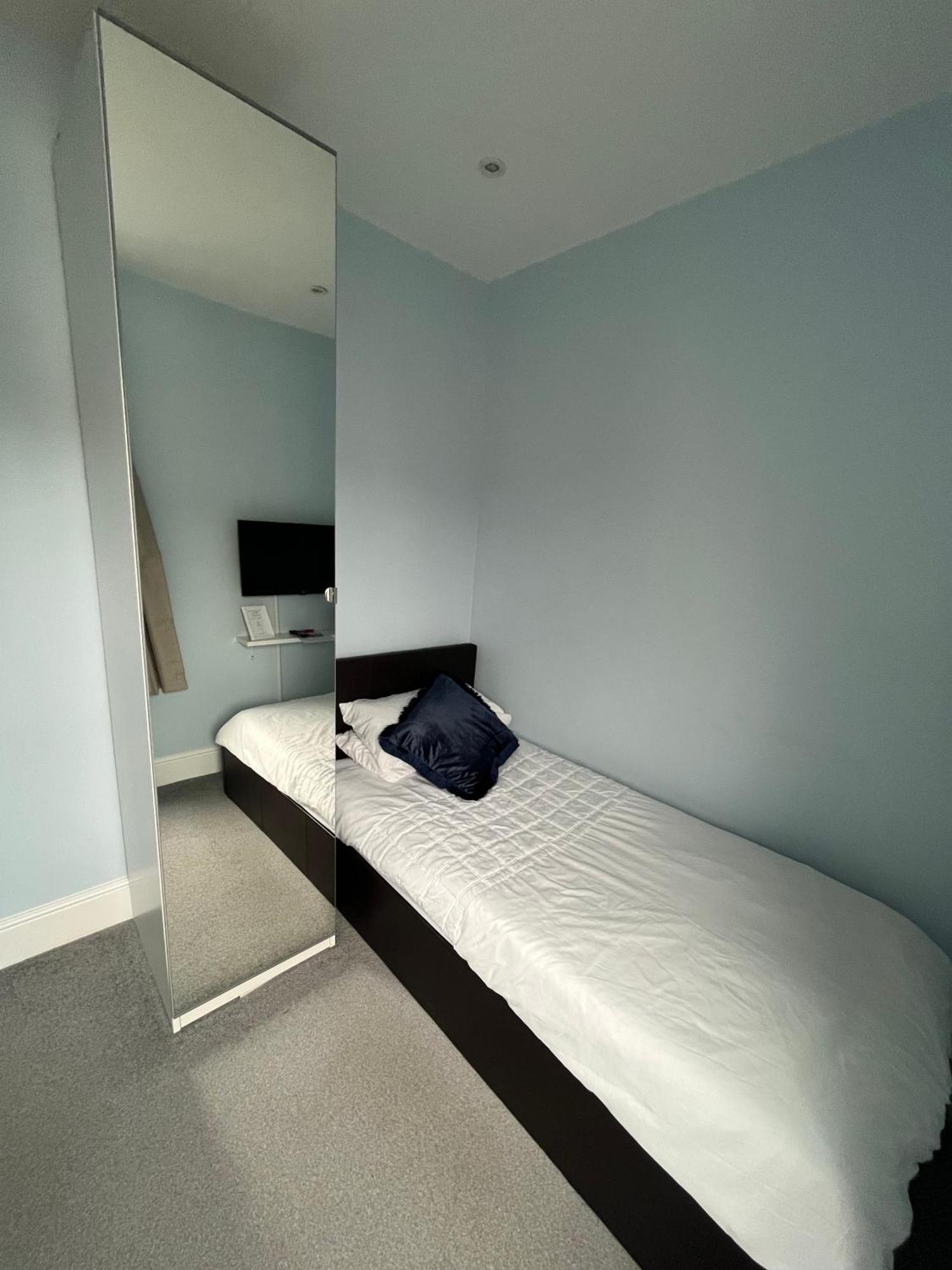 Private & Modern En-Suite Rooms Town Centre Self Check-In バーンズリー エクステリア 写真