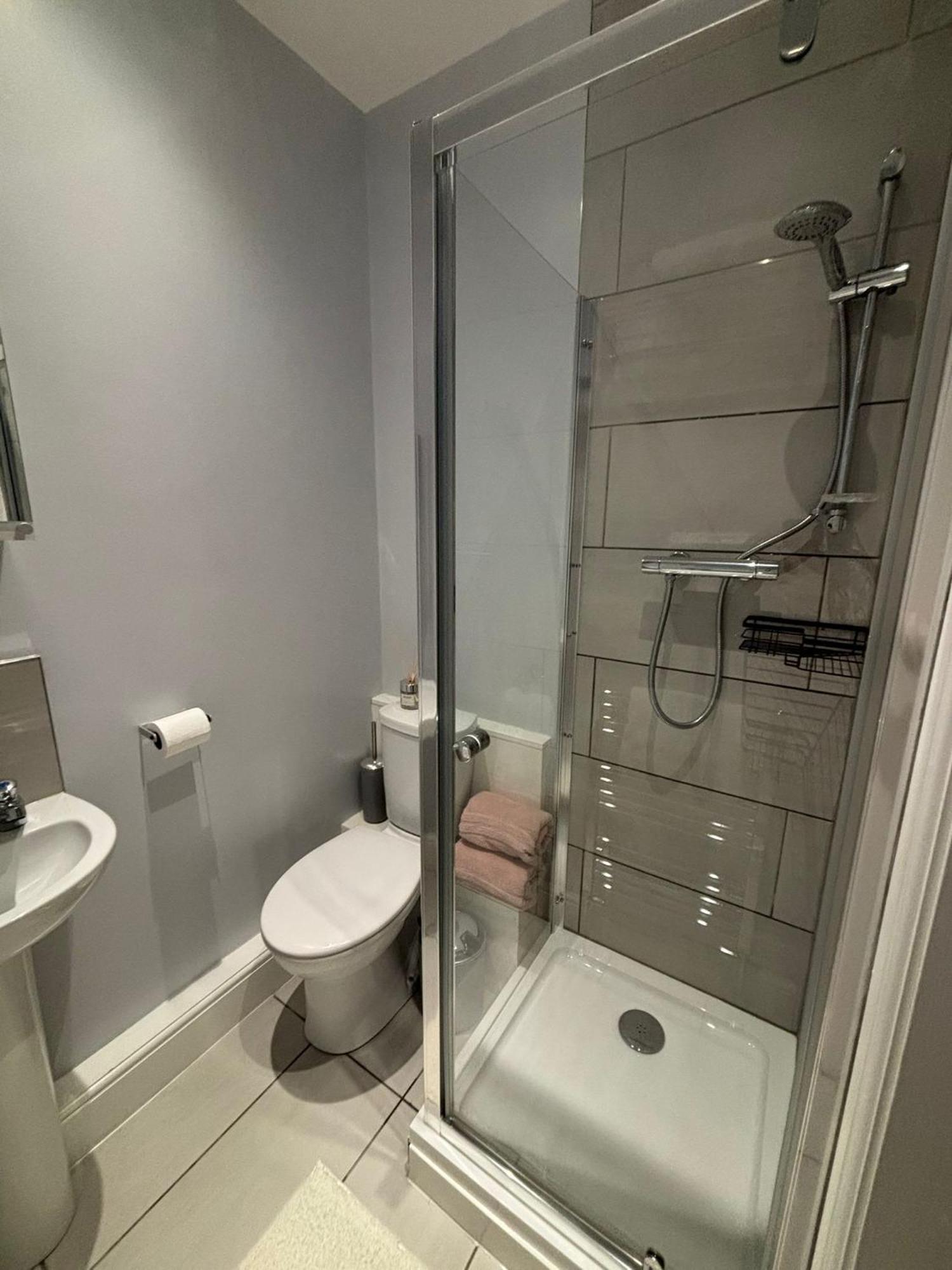 Private & Modern En-Suite Rooms Town Centre Self Check-In バーンズリー エクステリア 写真